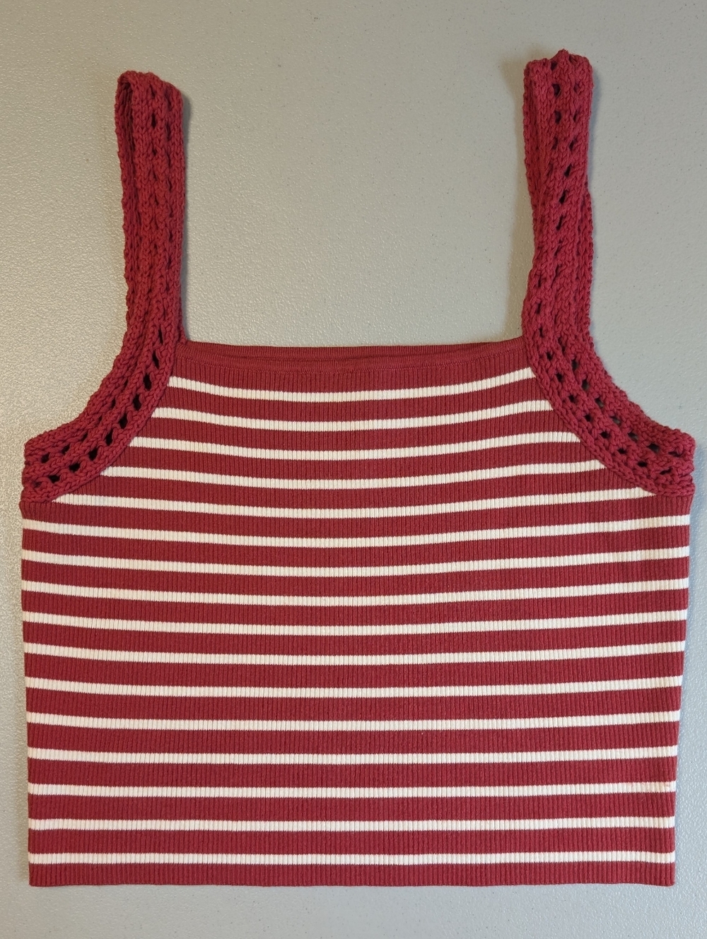 Aerie XL red and white cropped tank